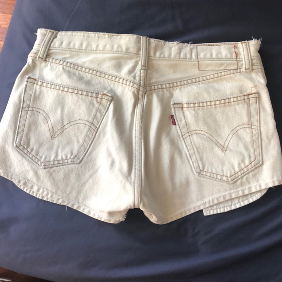 LEVI’S Light Wash Shorts - Picture 3 of 4